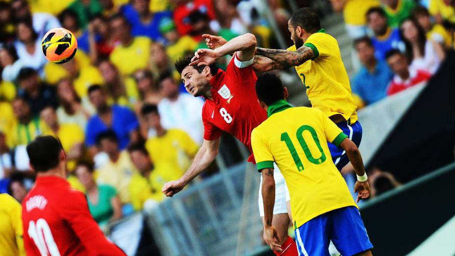 Brasil empata com Inglaterra na reinauguração do Maracanã