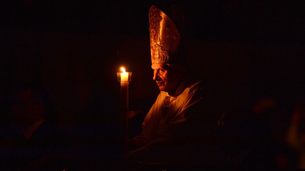 Papa Bento XVI durante a Vigília Pascal no Sábado Santo na Basílica de São Pedro, no Vaticano