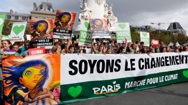 Em Paris, manifestantes durante marcha contra as mudanças climáticas