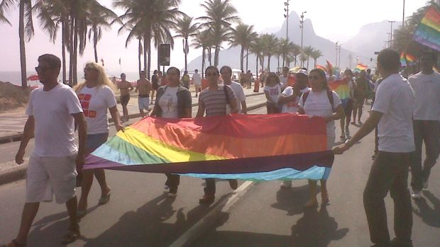Passeata gay no Rio de Janeiro protesta contra homofobia