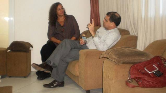 Pastor Marcos Pereira com a deputada federal Jandira Feghali (PCdoB) Pastor Marcos Pereira com a deputada federal Jandira Feghali (PCdoB)