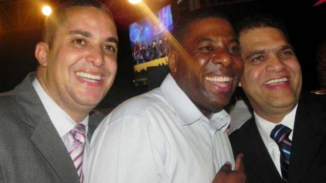 Pastor Marcos Pereira, com o ex-vereador Netinho e o ex-pagodeiro Waguinho Pastor Marcos Pereira, com o ex-vereador Netinho e o ex-pagodeiro Waguinho