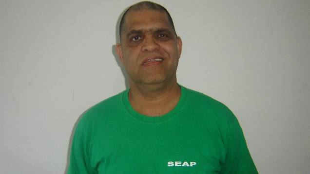 Pastor Marcos Pereira com uniforme da Secretaria de Estado de Administração Penitenciária (Seap)