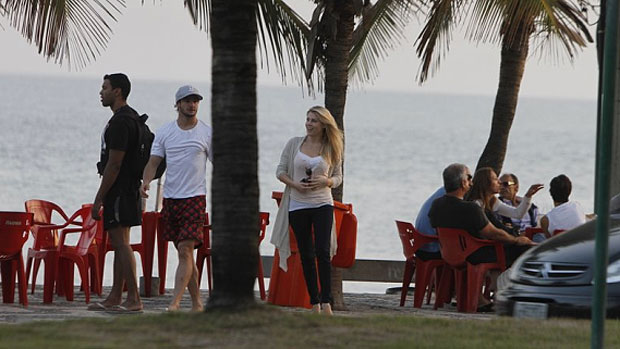 Pato e Barbara Berlusconi foram à praia, nesta segunda, em junho de 2011