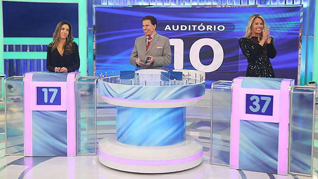 Patrícia Abravanel, Silvio Santos e Adriane Galisteu, no programa de Dia dos Pais