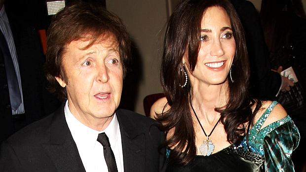 O ex-beatle Paul McCartney e a noiva, a socialite Nancy Shevell estão juntos há quatro anos