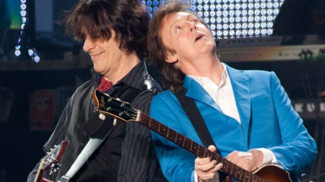 Paul McCartney durante seu primeiro show no Morumbi, da turnê "Up and Coming"