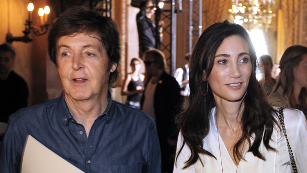 O cantor Paul McCartney e sua namorada, Nancy Shevell: terceiro casamento