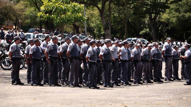 Efetivo da polícia militar na entrada do Estádio do Morumbi para o show de Paul McCartney, São Paulo/SP – 21/11/2010