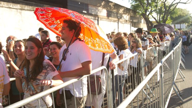 A fila de fãs em frente do Estádio do Arruda começou cedo. Todos queriam o melhor lugar para ver o show do ex-Beatle