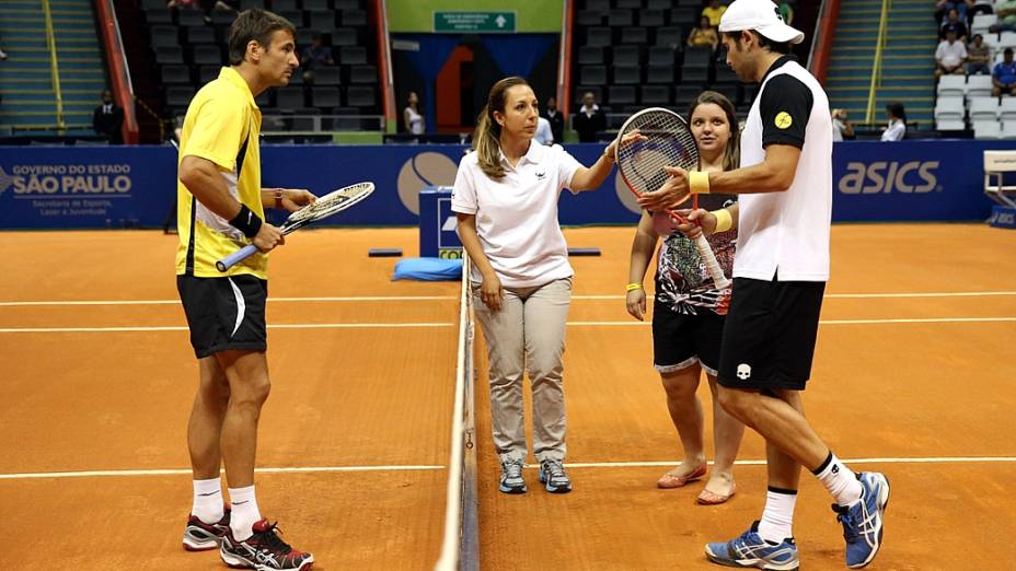 Paula Capulo em jogo no Brasil Open 2013