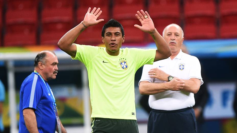 O jogador da Seleção Brasileira, Paulinho, durante o treino deste domingo (22), em Brasília
