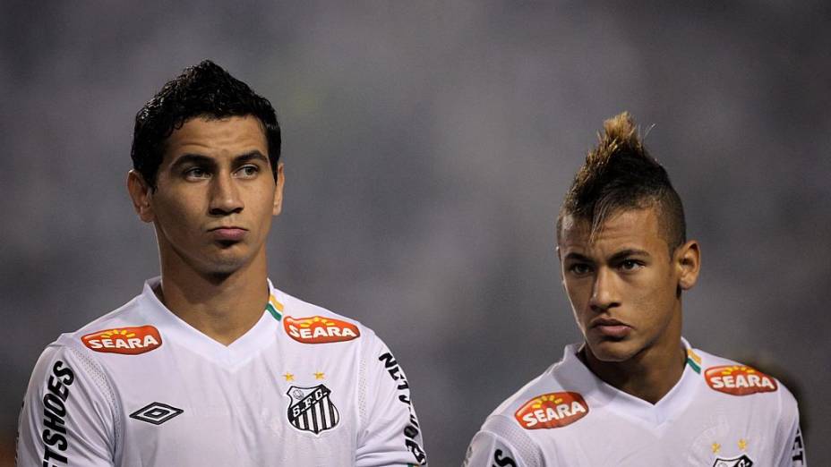 Paulo Henrique Ganso e Neymar terão papéis fundamentais no jogo contra o Barcelona