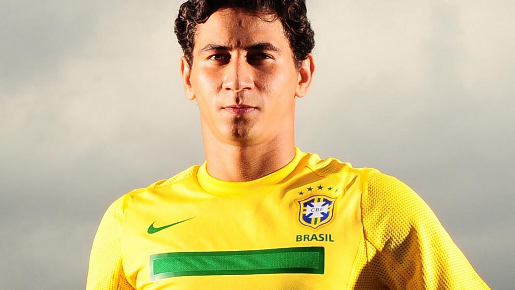 O meia Paulo Henrique Ganso com a camisa da seleção brasileira