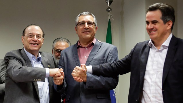 Padilha, pré-candidato ao governo de SP pelo PT, recebe apoio do PP de Paulo Maluf em ato na Assembleia Legislativa Padilha, pré-candidato ao governo de SP pelo PT, recebe apoio do PP de Paulo Maluf em ato na Assembleia Legislativa