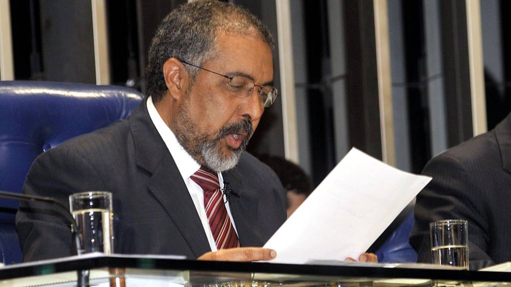 Não dá para votar reforma trabalhista com esse governo, diz Paim