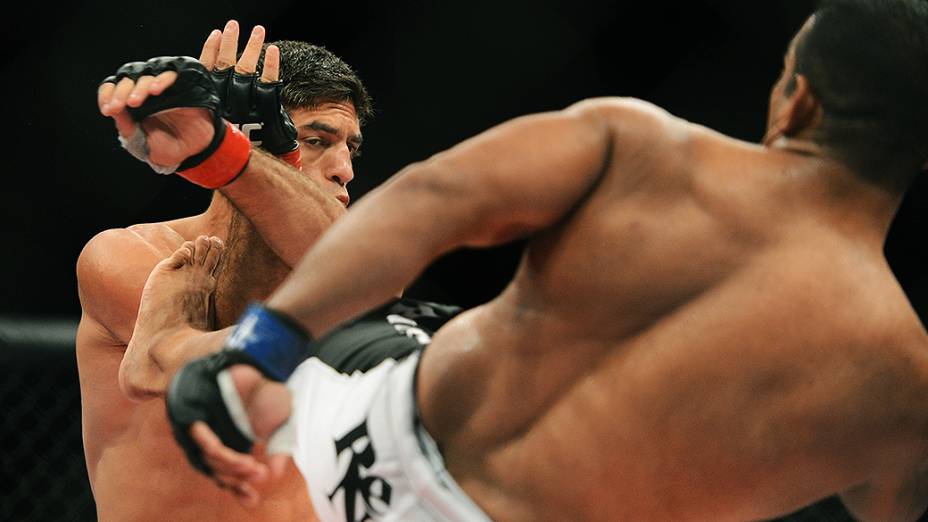 Paulo Thiago vence Michel dos Prazeres no UFC Jaraguá do sul no Norte de Santa Catarina