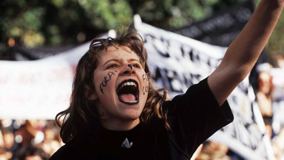 Cara-pintada durante manifestação estudantil pelo impeachment de Fernando Collor de Mello, presidente da República, organizada pela UNE e Ubes, na Avenida Paulista