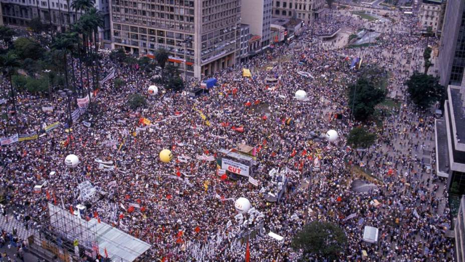Vista aérea da manifestação pelo impeachment do presidente Collor, no Vale do Anhangabaú