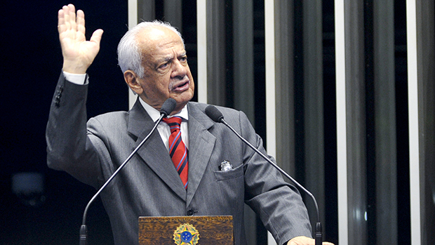 Senador Pedro Simon (PMDB-RS) durante discurso em 2013