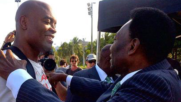 Anderson Silva e Pelé se encontraram na sede do Botafogo no Rio de Janeiro