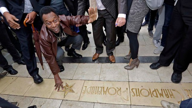 Pelé é homenageado em calçada dedicada aos maiores jogadores de futebol em Mônaco