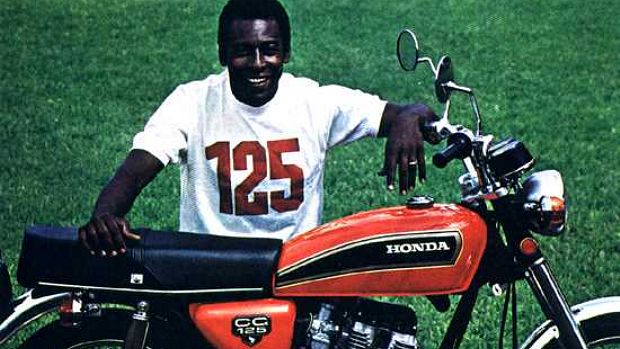 Pelé em propaganda da moto Honda Pelé em propaganda da moto Honda