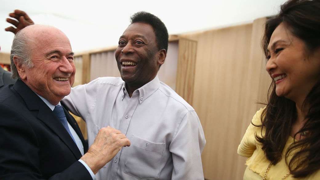 Joseph Blatter e Pelé, no jogo entre Argentina e Suíça, durante a Copa do Brasil em 2014