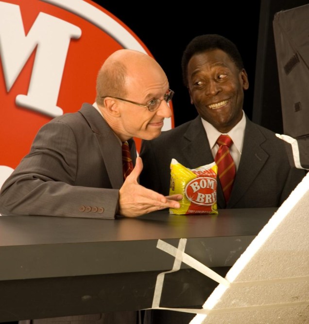 Pelé com o garoto-propaganda da Bombril, Carlos Moreno Pelé com o garoto-propaganda da Bombril, Carlos Moreno