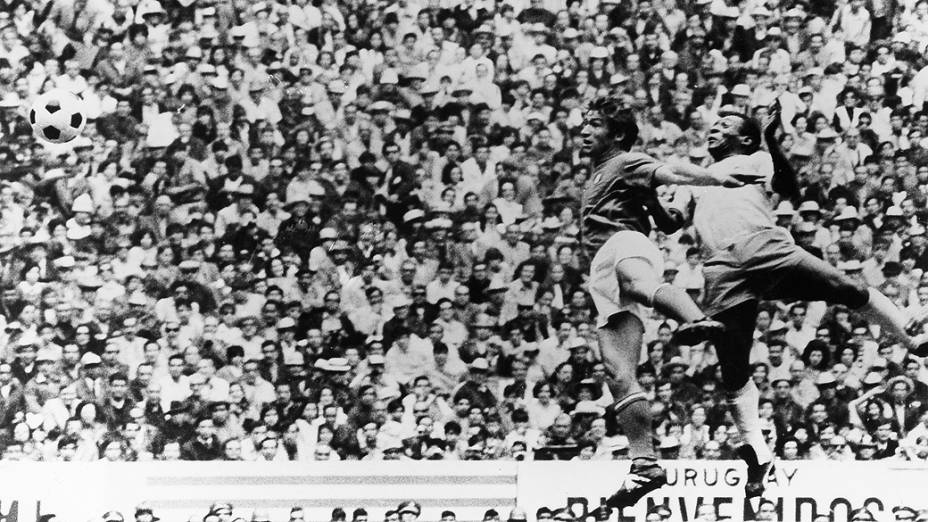 Pelé no jogo contra a Itália, a grande final da Copa do Mundo de 1970