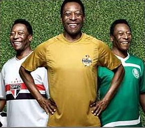 Pelé vestiu a camisa dos rivais do Santos, seu ex-time, para campanha publicitária Pelé vestiu a camisa dos rivais do Santos, seu ex-time, para campanha publicitária