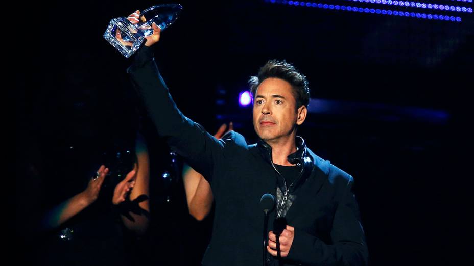 O ator Robert Downey Jr. no prêmio The Peoples Choice Awards<br>