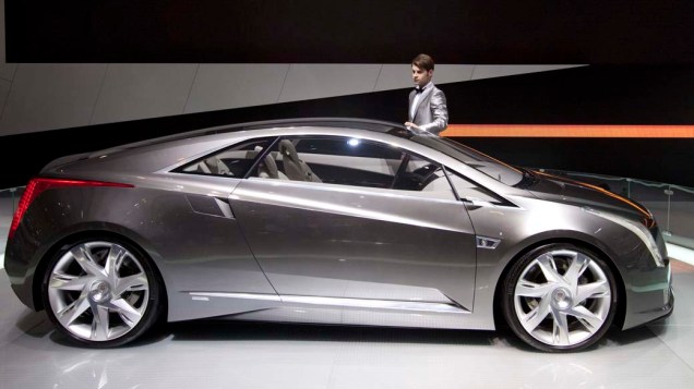 Cadillac ELR: motor elétrico alimentado por bateria de íons de lítio e um motor de quatro cilindros a gasolina, com autonomia de 500 km