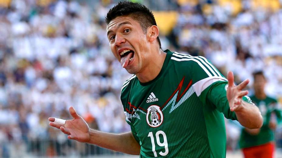 O atacante Peralta, do México, comemora no jogo contra a Nova Zelândia, que confirmou sua seleção na Copa do Mundo do Brasil, em 2014