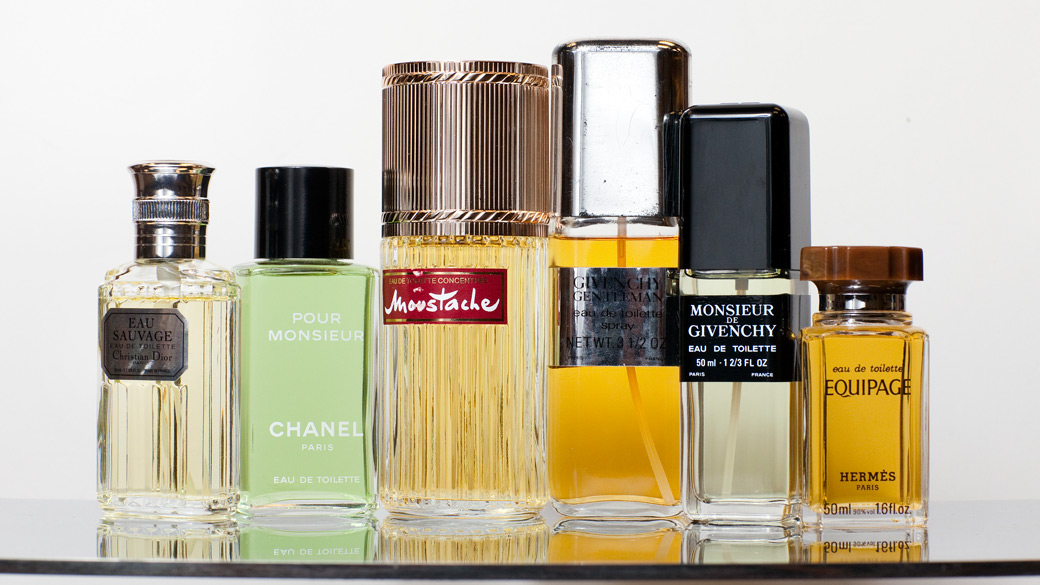 Perfumes antigos vendidos na Beverly Hills Perfumery, nos Estados Unidos