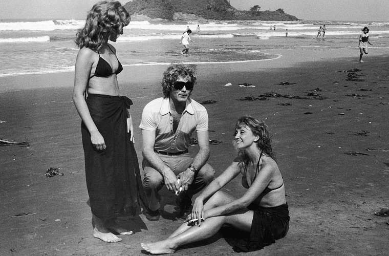 personagens-duplos-01-original.jpeg Eva Wilma como as gêmeas Ruth e Rachel, na primeira versão de Mulheres de Areia, em 1973. Acima, a atriz (à dir.) com sua dublê e o ator Carlos Zara.