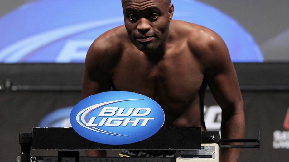 A pesagem do UFC 148, com Anderson Silva e Chael Sonnen, em Las Vegas