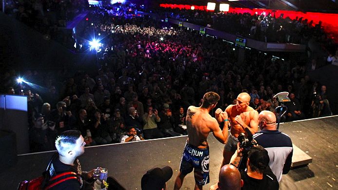 Pesagem do UFC 154, em Montreal, com Georges St-Pierre e Carlos Condit