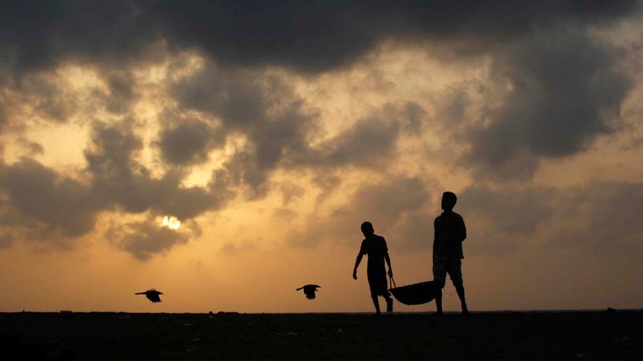 Pescadores na cidade de Negambo, Sri Lanka