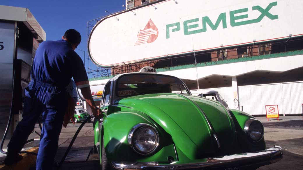 Posto de gasolina da Pemex na cidade do México, 1982