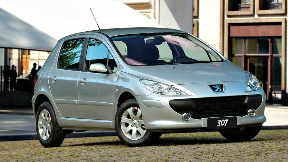 Peugeot 307: descontinuado em 2011, no início de 2012 ainda tinha preços bem atraentes. Deu lugar ao 308, em março