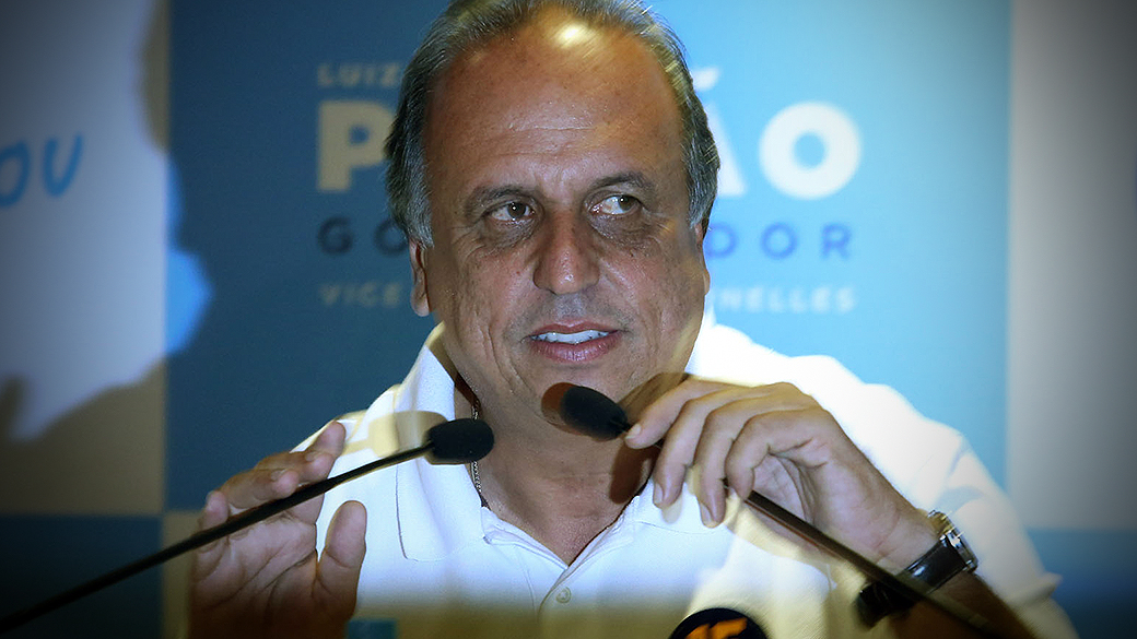 O governador do Rio de Janeiro e candidato à reeleição, Luiz Fernando Pezão (PMDB), concede entrevista coletiva