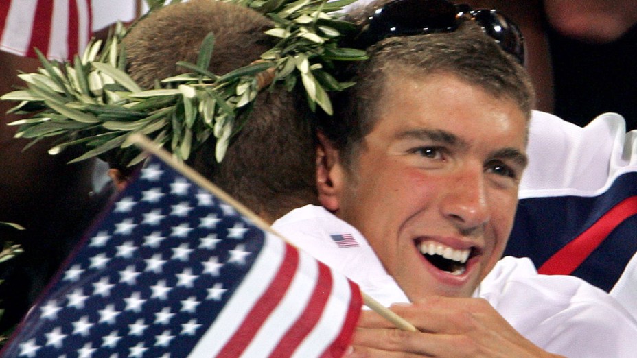 Michael Phelps nadou as eliminatórias e só torceu pelo time no revezamento 4x100 m medley de Atenas-2004