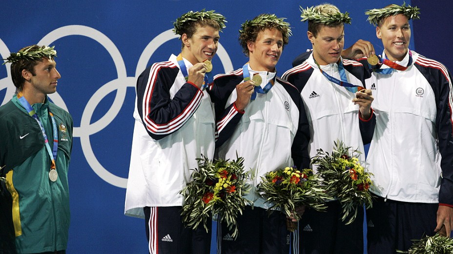 Michael Phelps nadou, e venceu, o 4x200m livre de Atenas-2004