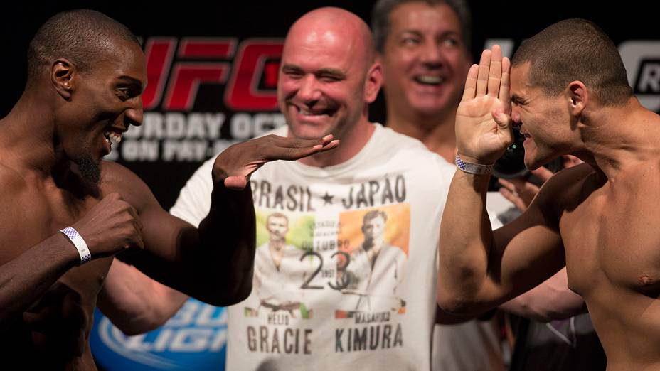 Phil Davis e Wagner Prado durante a pesagem oficial para o UFC Rio III, realizada na HSBC rena, Barra da Tijuca