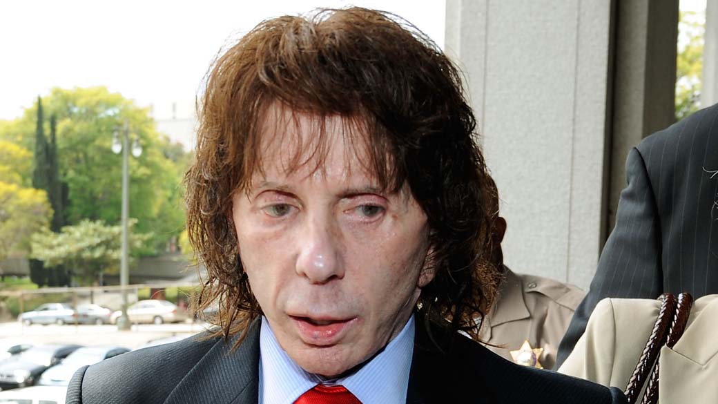 Phil Spector chega a corte para depor, no ano de 2009, em Los Angeles, nos Estados Unidos
