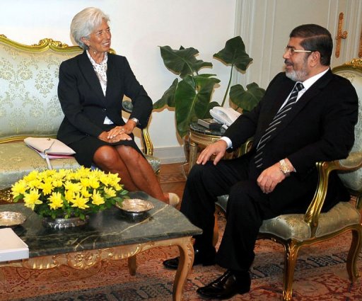 O presidente egípcio (D) e a diretora-gerente do FMI se reúnem no Cairo em 22 de agosto de 2012