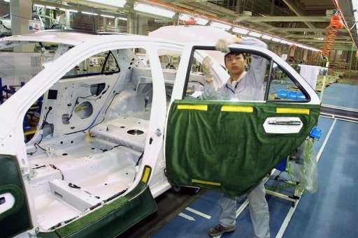 Chinês monta carro da Toyota em fábrica na China