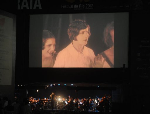Ao som da Orquestra Sinfônica Brasileira Jovem, os espectadores acompanharam o longa restaurado
