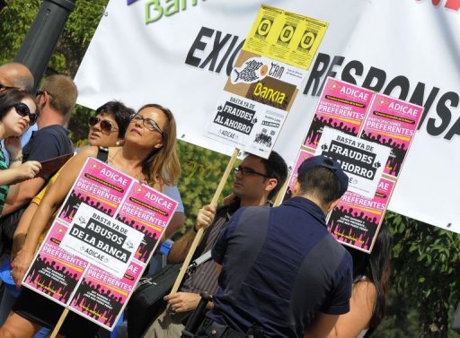 Milhares de pessoas se manifestaram na sexta-feira, em Madri, após os suicídios motivados por despejos